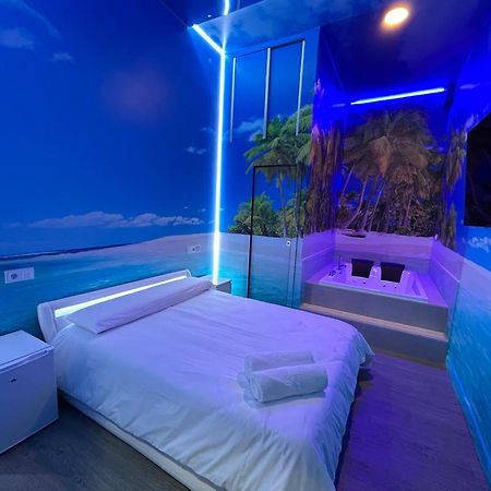 Habitacion Con Jacuzzi Y Bano Privado Madrid Exterior photo