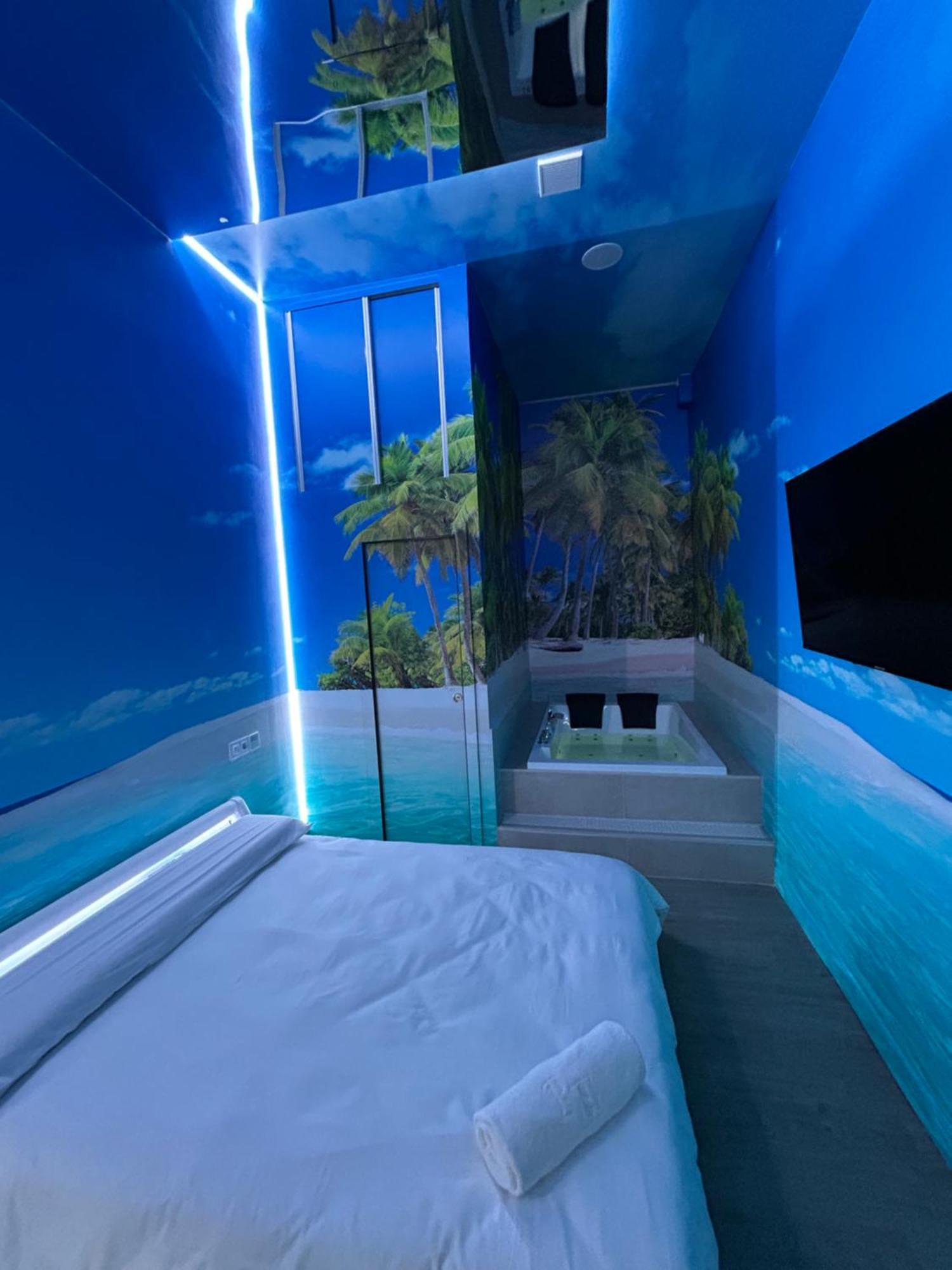 Habitacion Con Jacuzzi Y Bano Privado Madrid Exterior photo